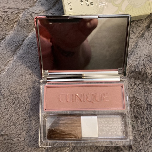 Clinique Blush - Picture 4 of 4
